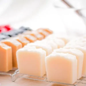 Quais são os principais ingredientes de um sabonete artesanal?