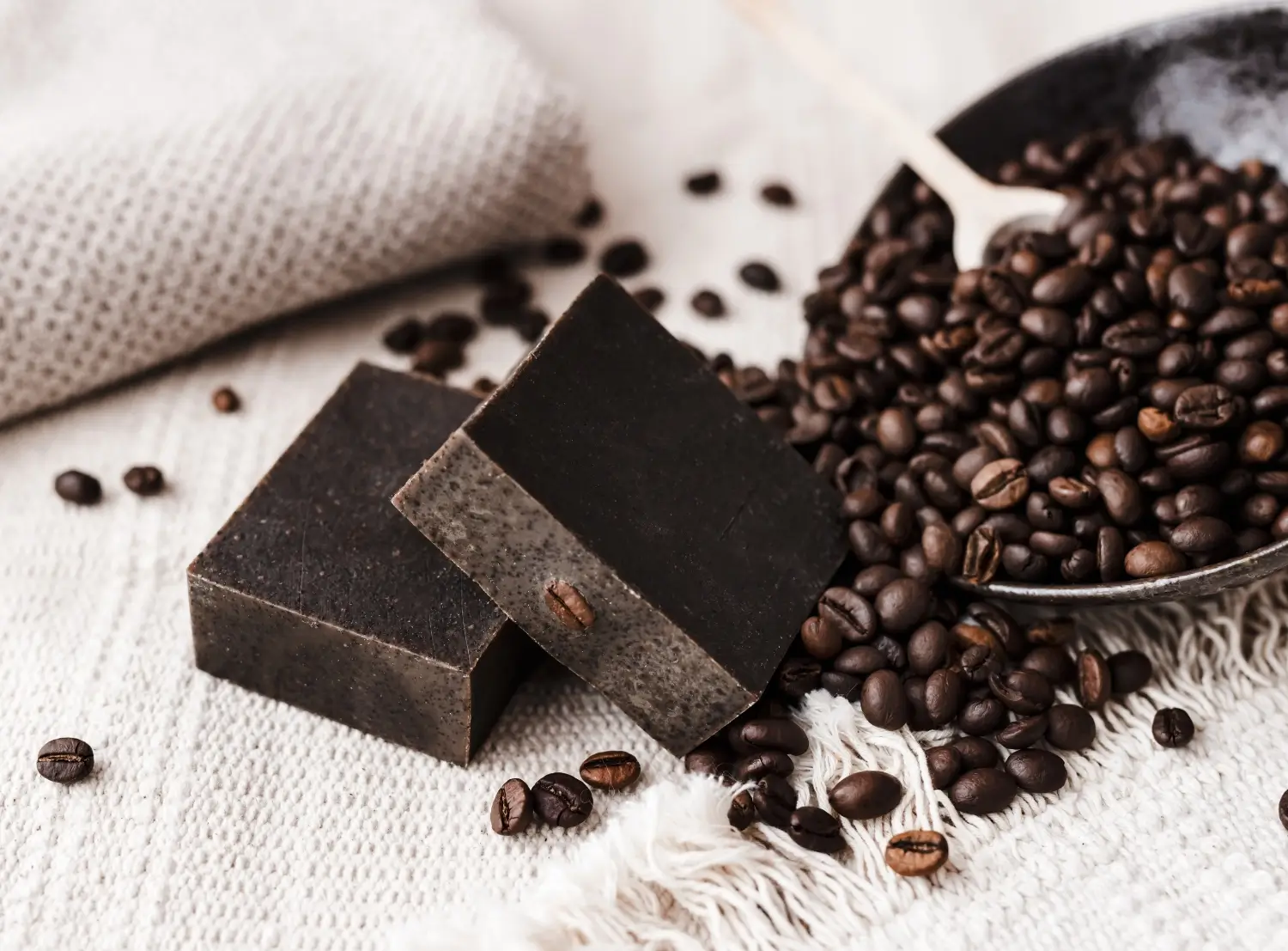 Por que o sabonete de café está virando febre entre quem faz cosmético natural