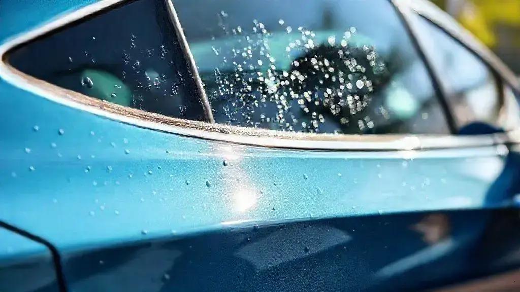 Como o vinagre branco pode transformar a limpeza do seu carro