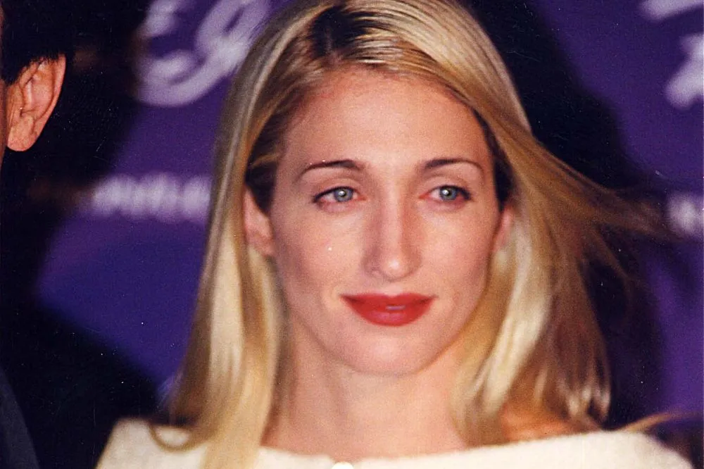 Carolyn Bessette Kennedy: O Ícone Fashion dos Anos 90 e o Legado do "Quiet Luxury"