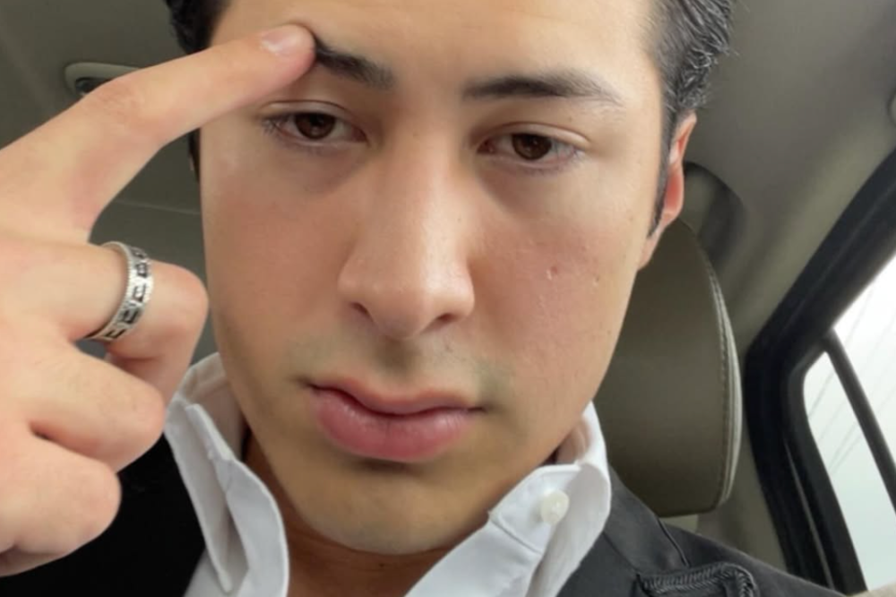 Rotina de Skincare de Hudson Williams: O Segredo do Ator de ‘Eated Rivalry’ para uma Pele Impecável