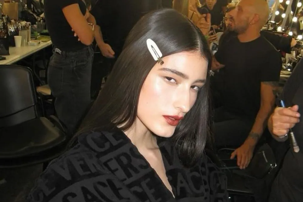 Entenda o Estilo 'Off Duty' das Modelos: O Segredo por Trás do Visual Minimalista e "Sem Esforço"