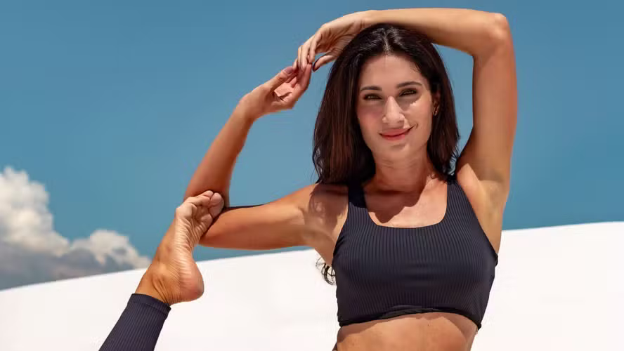 De Atriz e Modelo a Guru do Bem-Estar: Carol Magno Transforma Vidas com Yoga e Nutrição Integrativa