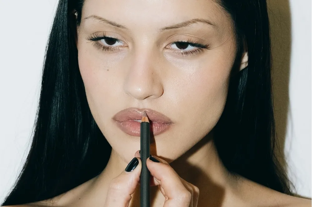 Os 4 Lápis de Boca Mais Desejados Que Dominam os 'Lip Combos' Virais nas Redes Sociais