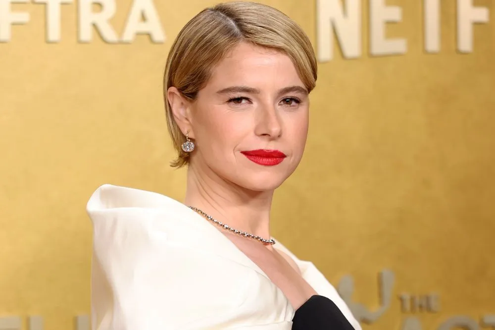 Batom Vermelho Rouba a Cena: Celebridades Relembram Glamour Clássico em Premiações de 2026