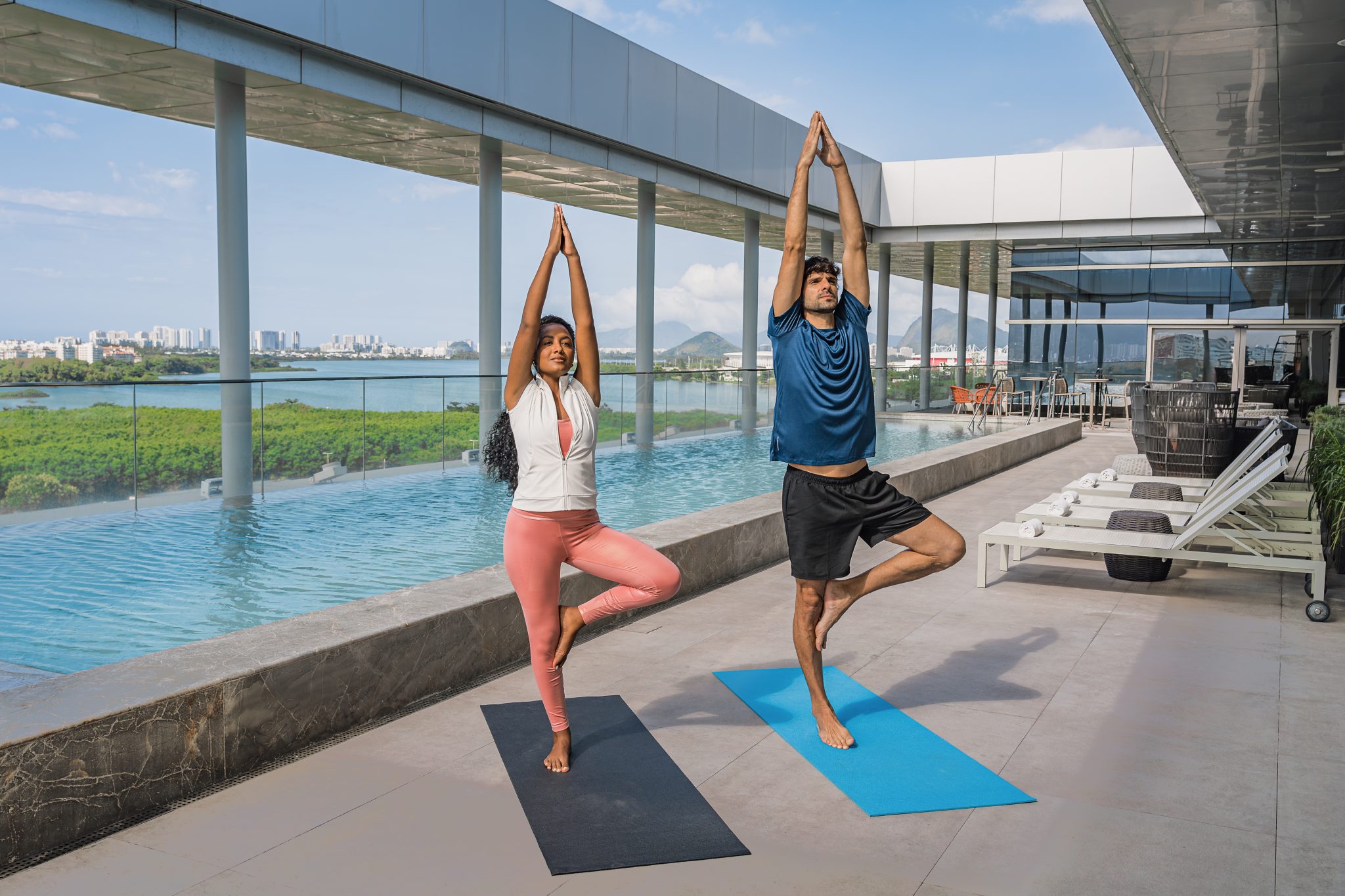 Hilton Barra Rio de Janeiro: Pacote de Bem-Estar com Yoga ao Amanhecer e Café da Manhã no Rooftop para um Início de Ano Revigorante