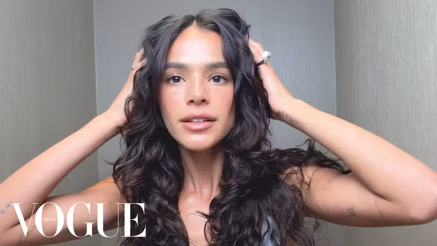 Bruna Marquezine Revela Segredos de Beleza: Transição Capilar, Laser e K-Beauty na Capa da Vogue