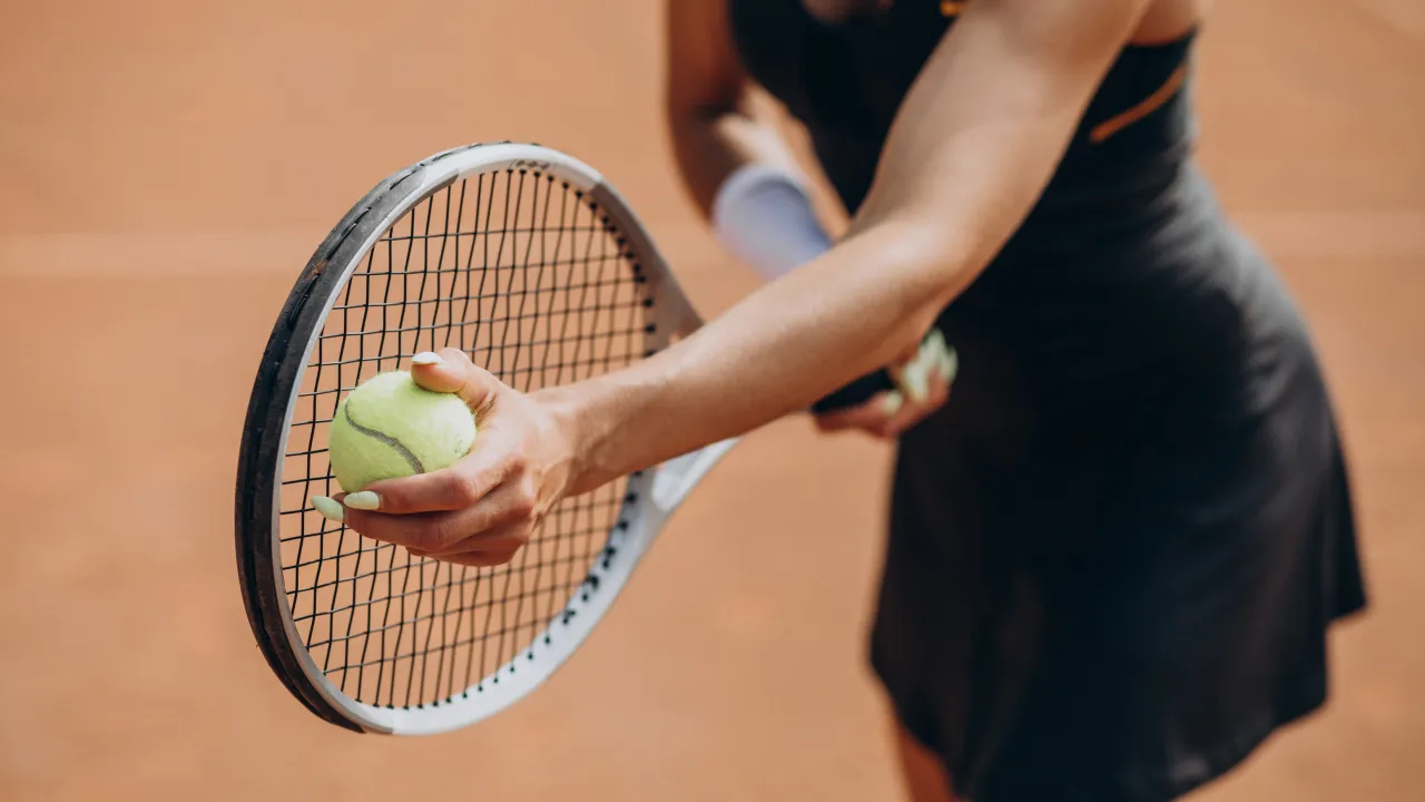 Tênis para Mulheres: 4 Benefícios Surpreendentes para a Saúde Física e Mental Além da Estética