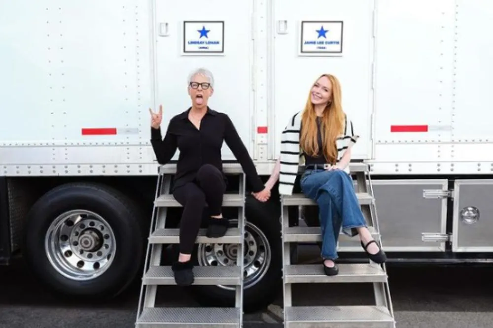 Jamie Lee Curtis revela como protegeu Lindsay Lohan da indústria de Hollywood