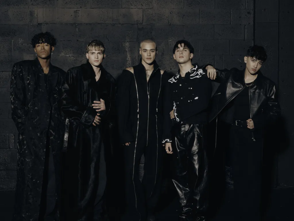 Santos Bravos: O Grupo da HYBE que Une Pop Latino e K-Pop para Conquistar o Mundo com o Álbum DUAL