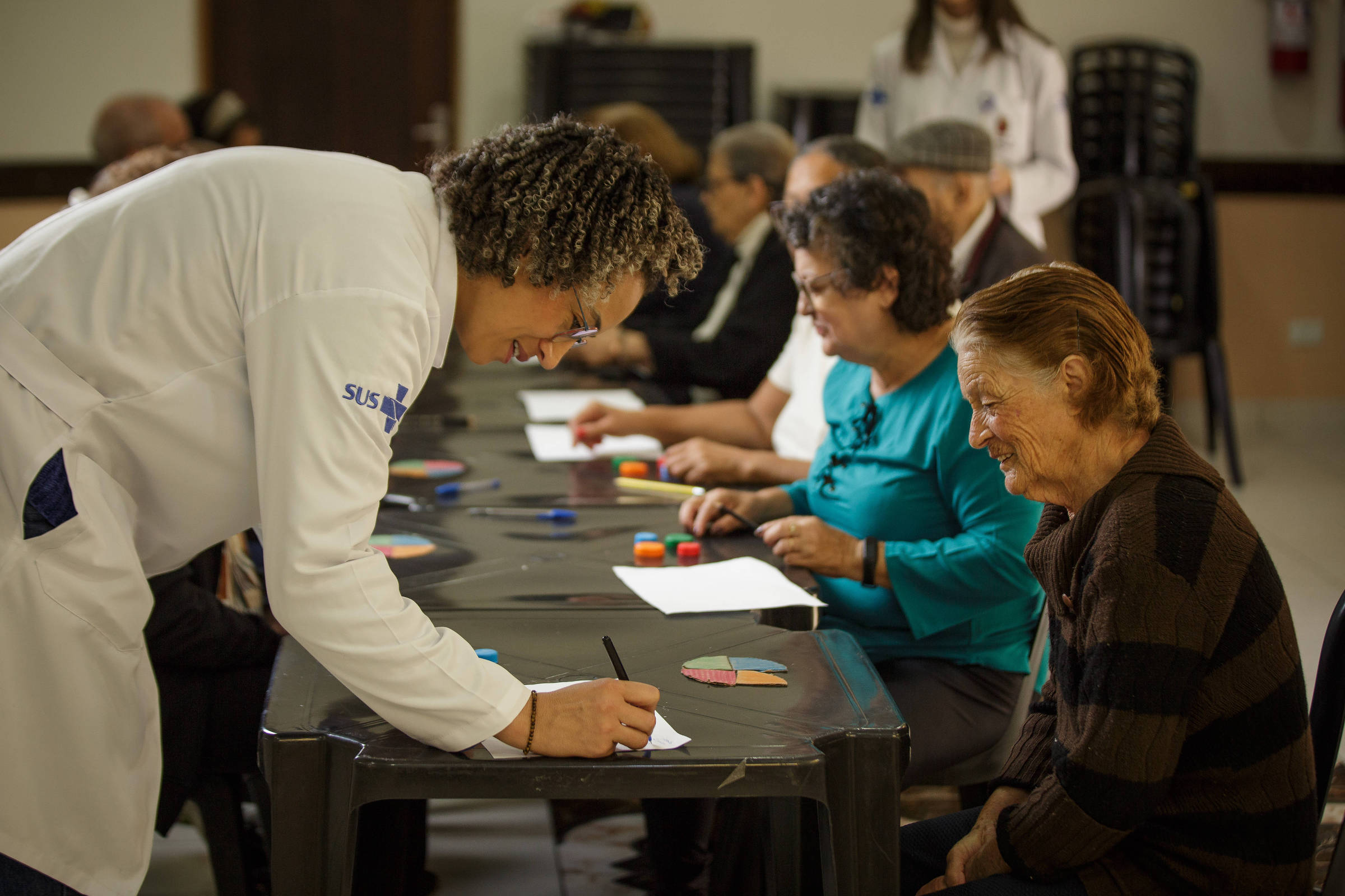 Estudo da USP Revela: Estimulação Cognitiva Melhora Memória e Bem-Estar em Idosos Brasileiros