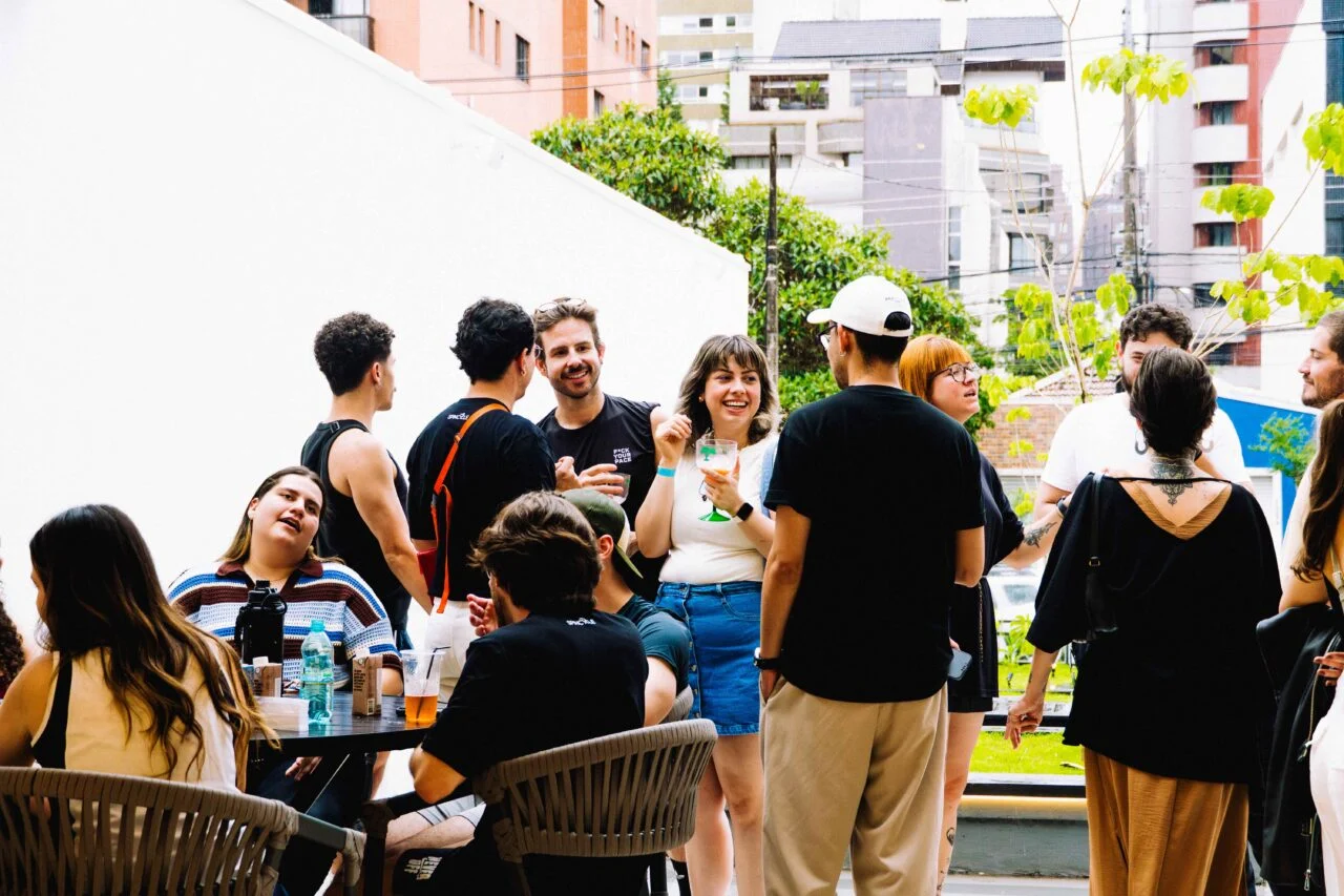 Academia em Curitiba vira "Terceiro Lugar": Conheça o espaço que une café, coworking e treino