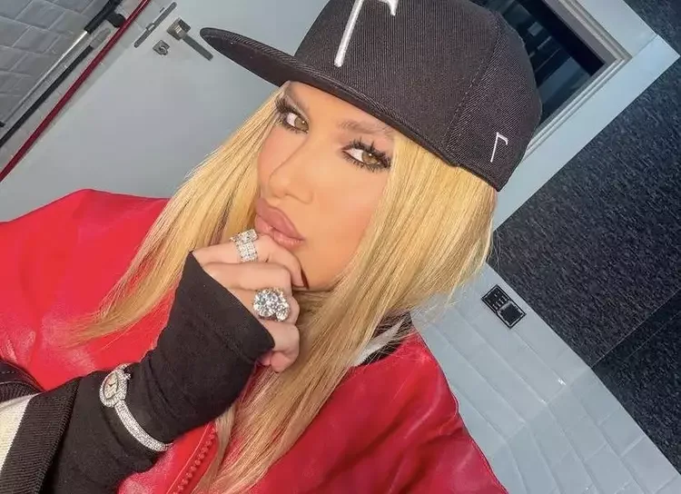 Virginia Fonseca posa seminua na mansão de Vini Jr. na Espanha e exibe tatuagens em clique ousado 1 Virginia Fonseca posa seminua na mansão de Vini Jr. na Espanha e exibe tatuagens em clique ousado
