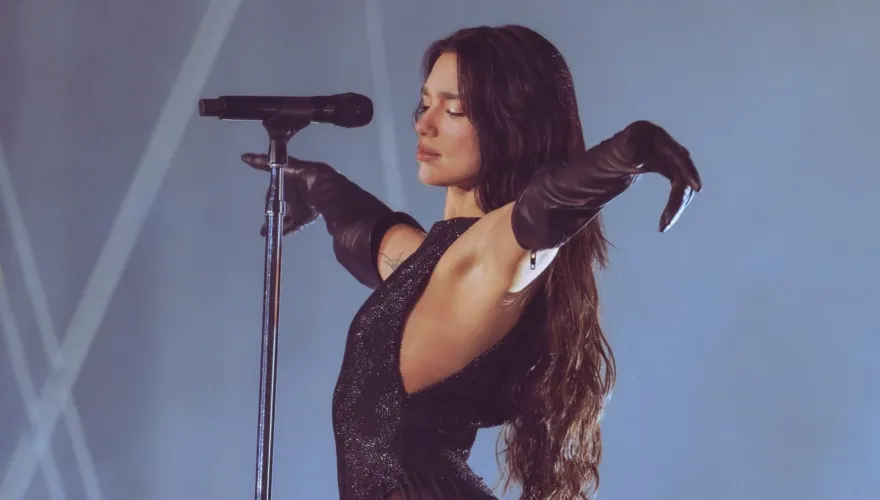 Dua Lipa, Lady Gaga e Shawn Mendes: A Influência das Estrelas Pop no E-commerce Brasileiro