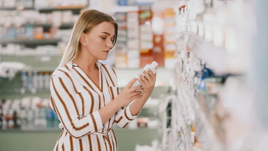 Anvisa determina recall de esmaltes Impala e Carf define tributação de leite corporal Monange