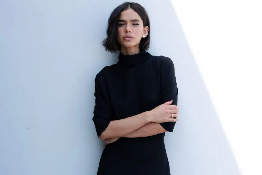 Aerolook luxuoso de Bruna Marquezine: Conforto e grife somam R$ 59 mil em retorno ao Brasil