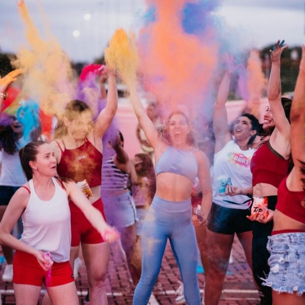 FitDance Colors: Aulão Imersivo com Pó Colorido Celebra a União e o Bem-Estar em Brasília 1 FitDance Colors: Aulão Imersivo com Pó Colorido Celebra a União e o Bem-Estar em Brasília