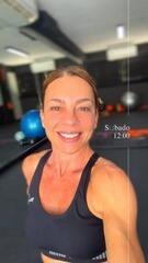 Carla Marins, aos 57 anos e em plena menopausa, celebra boa forma e beleza: 'Ser casada com personal trainer ajuda!'
