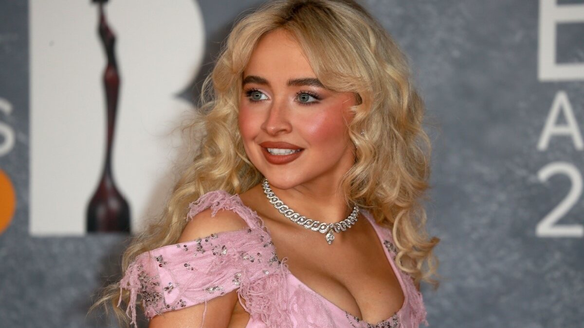 Beleza no Lollapalooza 2025: Inspire-se no Pop Romântico de Sabrina Carpenter e na Ousadia Colorida de Doechii