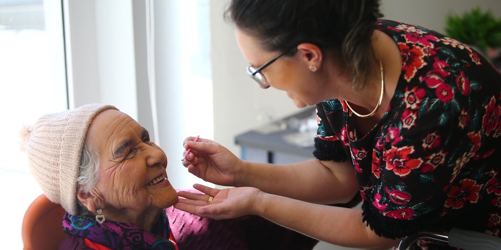 Dia da Beleza Inesquecível: Voluntárias Transformam o Cotidiano de Mais de 90 Idosos em Caxias do Sul