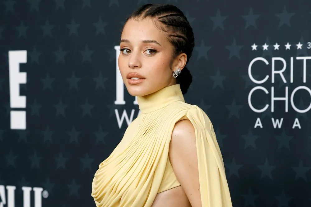 Chase Infiniti: As Box Braids que Dominaram o Oscar 2026 e Outros Penteados que Você Vai Querer Copiar