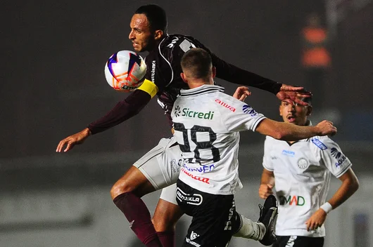 Dores nas Costas no Trabalho? 4 Dicas Essenciais para Aliviar o Desconforto na Coluna