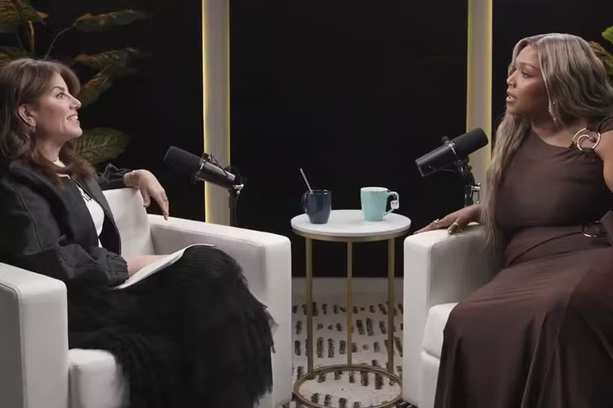 Lizzo se emociona ao relembrar padrões de beleza cruéis dos anos 90 e critica mídia: 'Ofendida com a forma como falavam dos corpos'