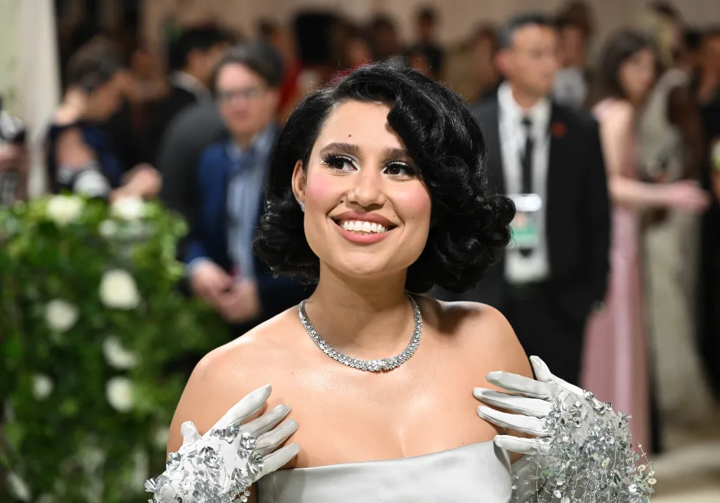 Raye Define Nova Fase Musical: Amor e Felicidade Como Condição para Novas Composições