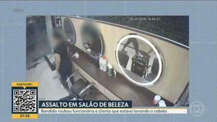Assaltante invade salão de beleza e rouba cliente e funcionária em Vilar dos Teles, São João de Meriti; ação é filmada